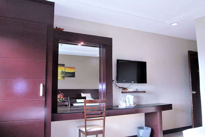Room 13 of 23