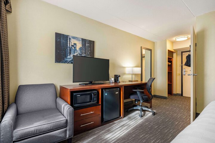 1 King Bed Microwave and Refrigerator Full Breakfast (23 of 29)