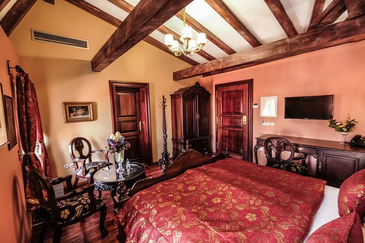 Room 45 of 183