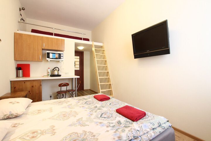 Room 5 of 17