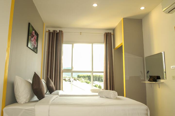 Room 4 of 13