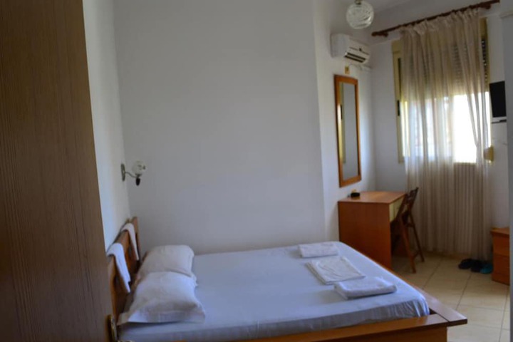 Room 11 of 24