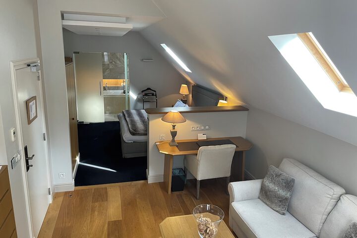 Room 12 of 105