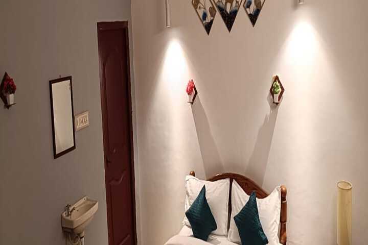 Room 3 of 18