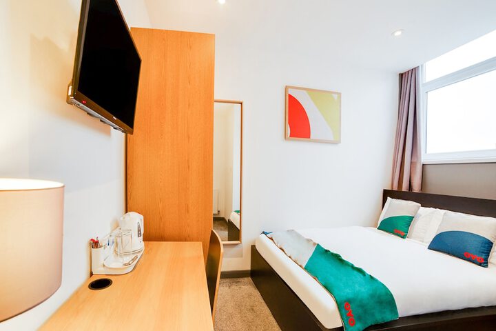 Room 21 of 34