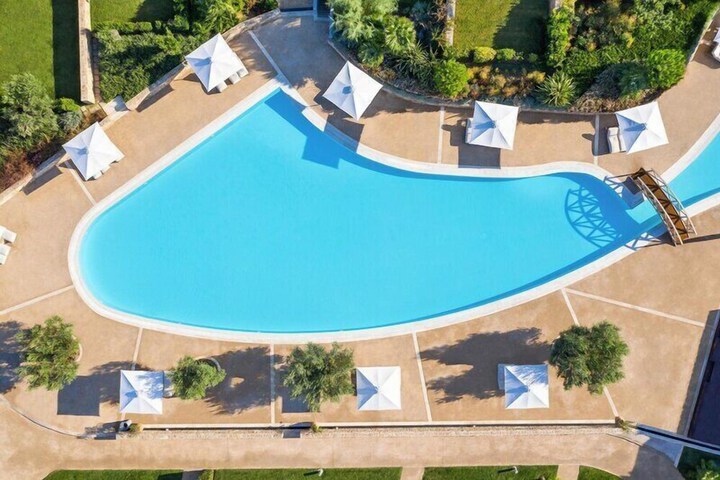 Pool 235 of 611