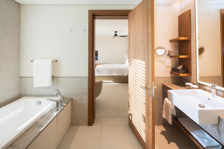 Room 68 of 215