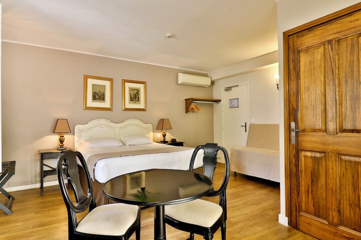 Room 12 of 50
