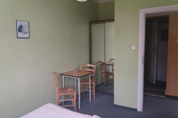 Room 4 of 19