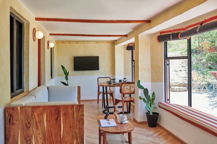Room 5 of 17