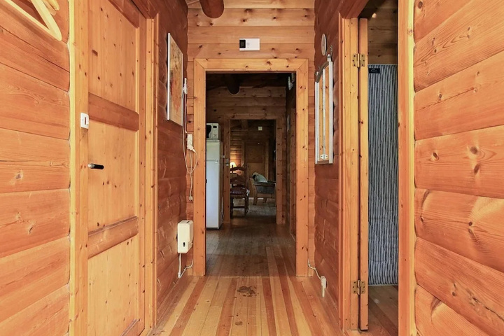 Room 9 of 15