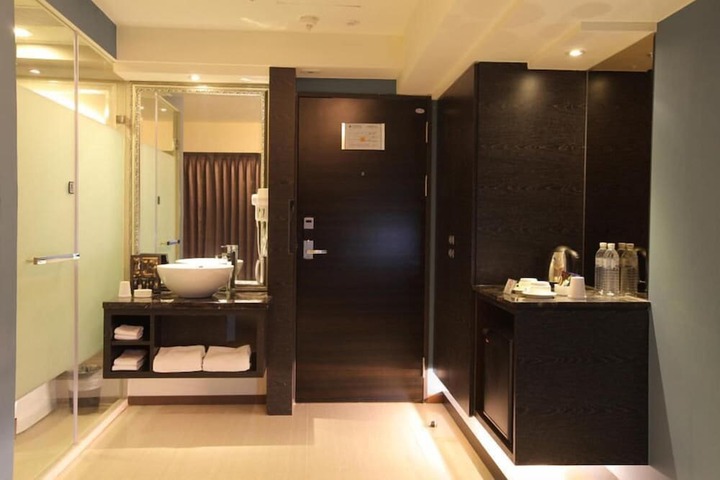 Room 48 of 62
