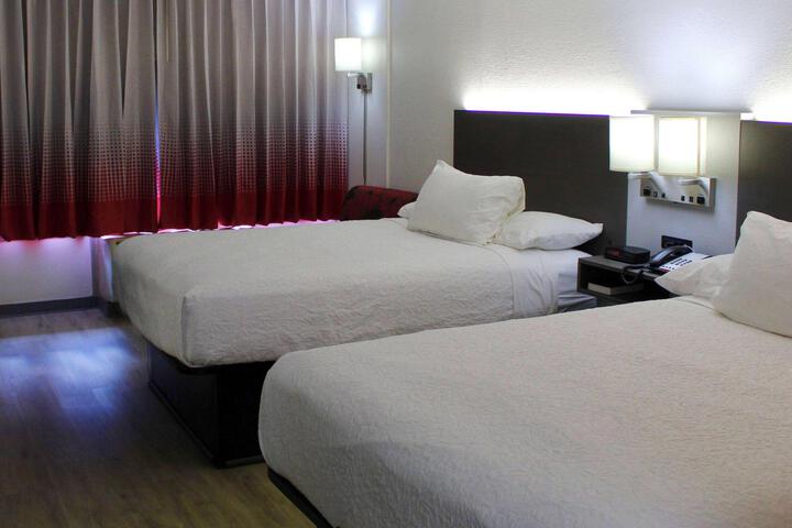 2 Double Beds (8 of 16)