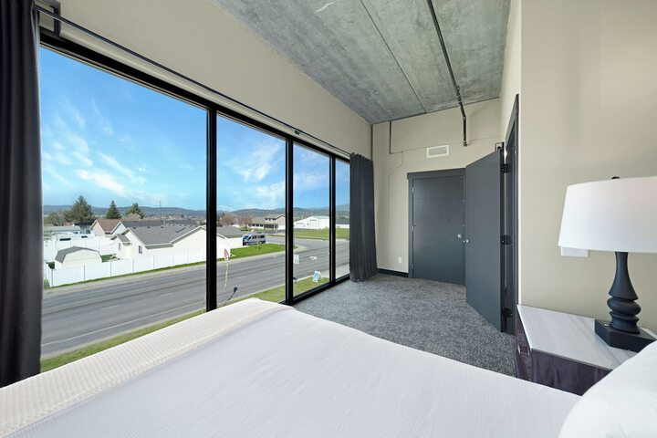 Room 17 of 65