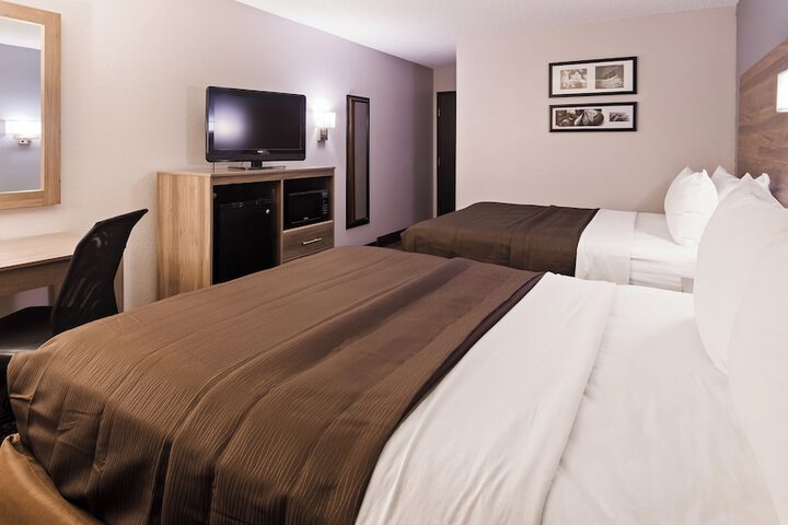 Queen Bed Accessible (6 of 12)