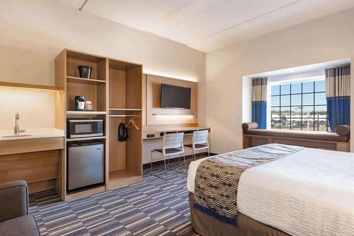 2 Queen Beds (4 of 12)