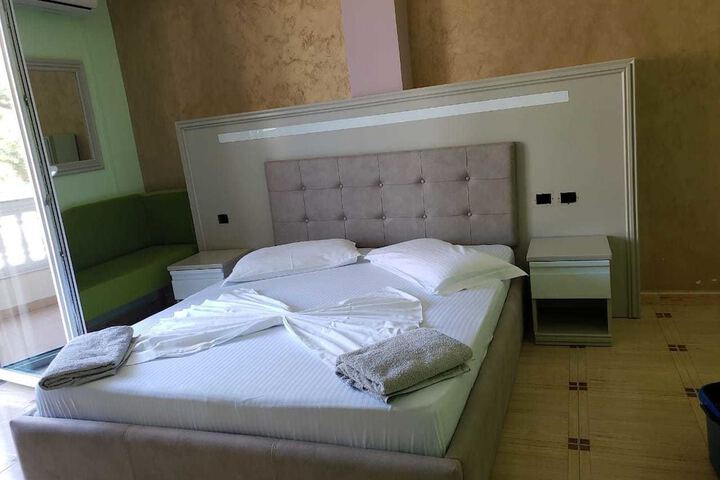 Room 12 of 48
