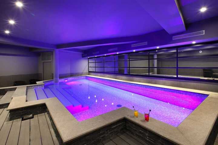 Hotel Pool