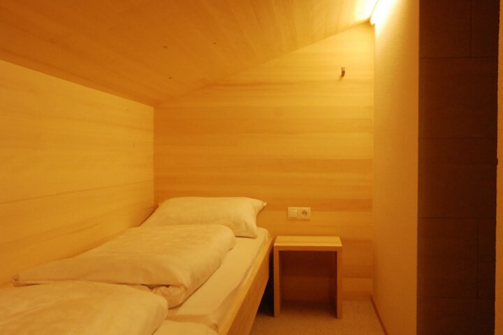 Room 15 of 48