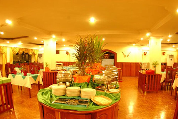 Dining 36 of 47