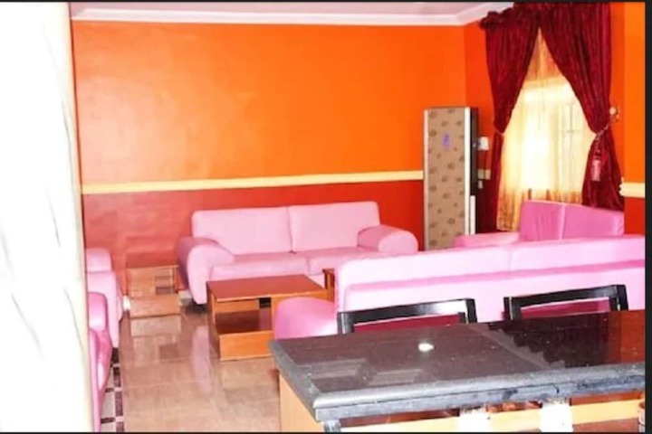 Lounge 9 of 10