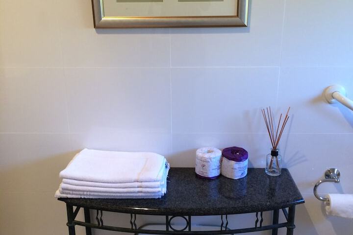 Room 5 of 32