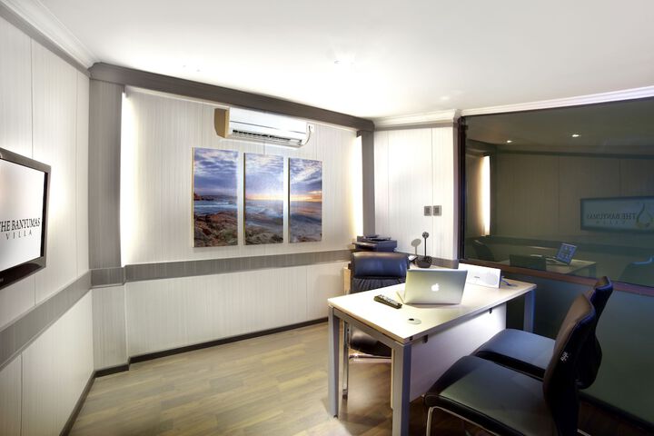 Room 12 of 63