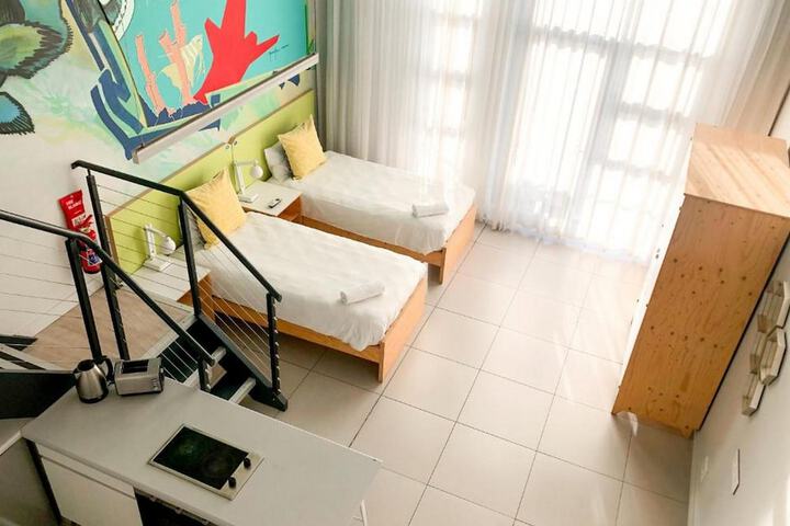 Room 28 of 138