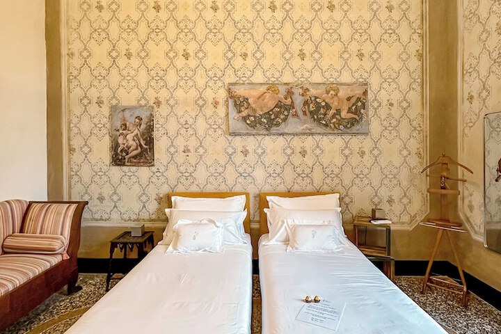 Room 15 of 64