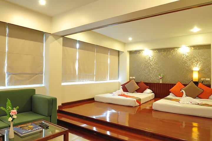 Room 10 of 34