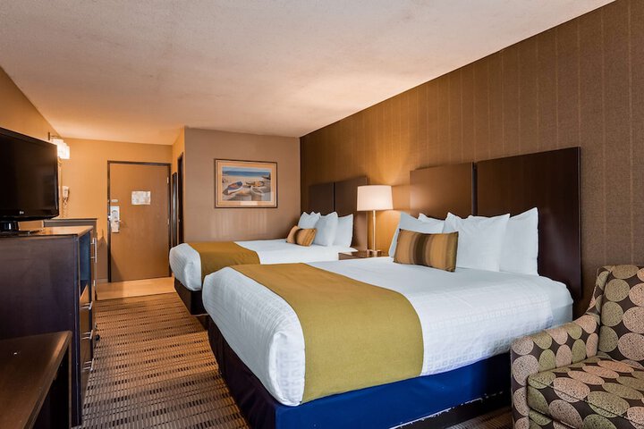 2 Queen Beds Microwave and Refrigerator WiFi Full Breakfast (2 of 12)