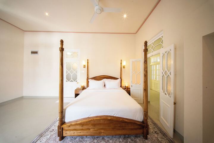 Room 3 of 37