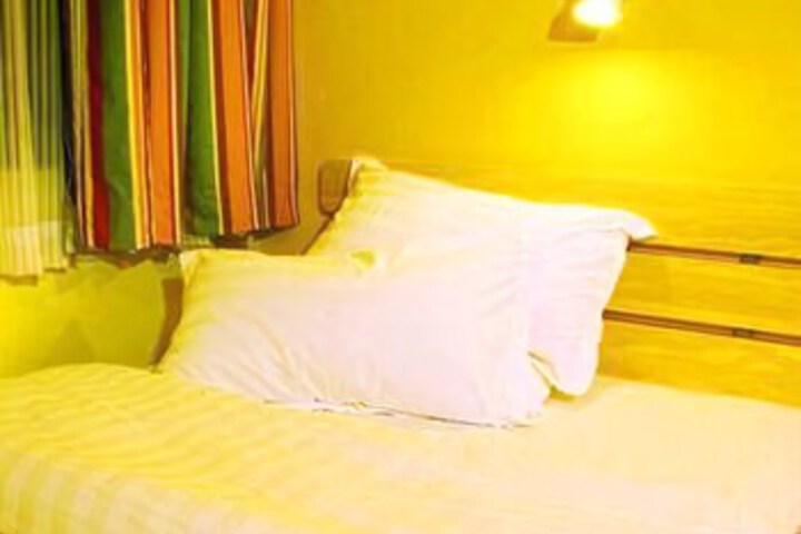 Room 8 of 8