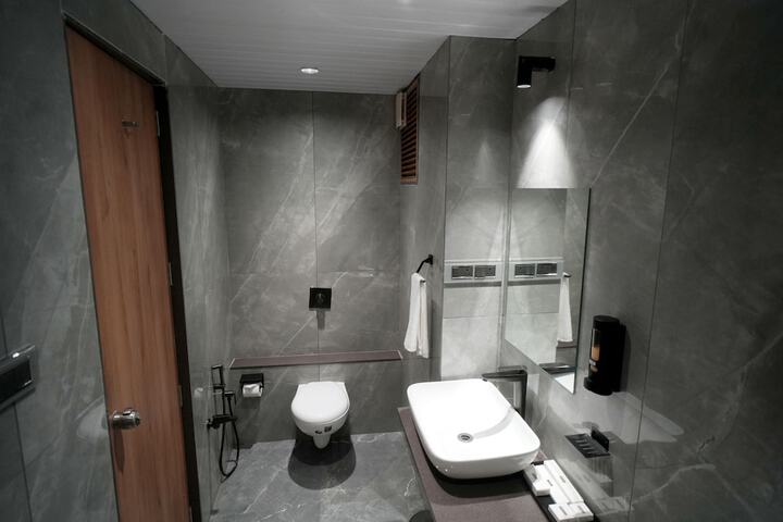 Room 17 of 24