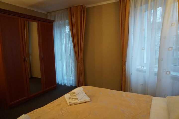 Room 25 of 60