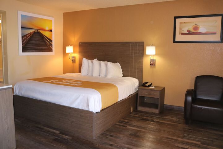 1 King Bed Mobility Accessible (13 of 20)