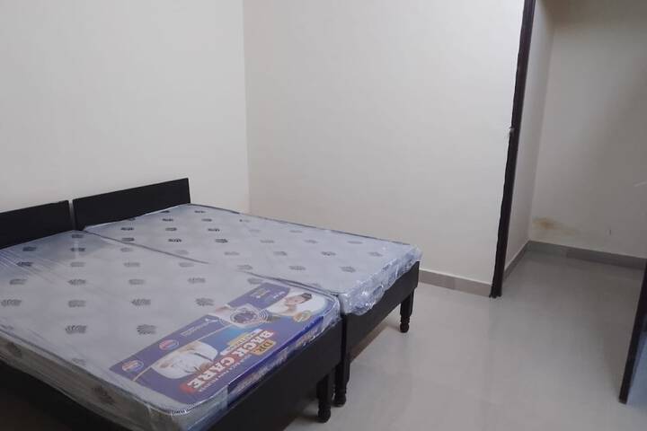 Room 4 of 7