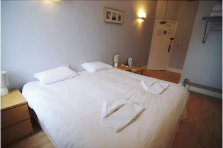 Room 21 of 39