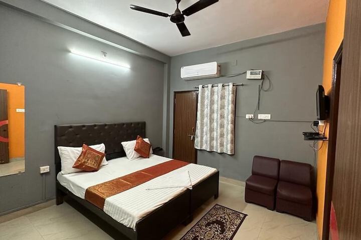 Room 9 of 39