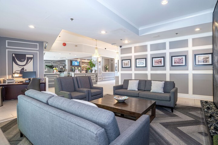 Entrance & Lobby