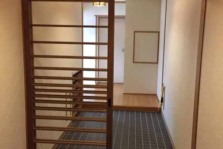 Room 5 of 10