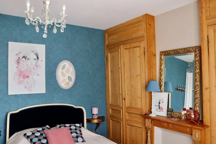 Room 5 of 11