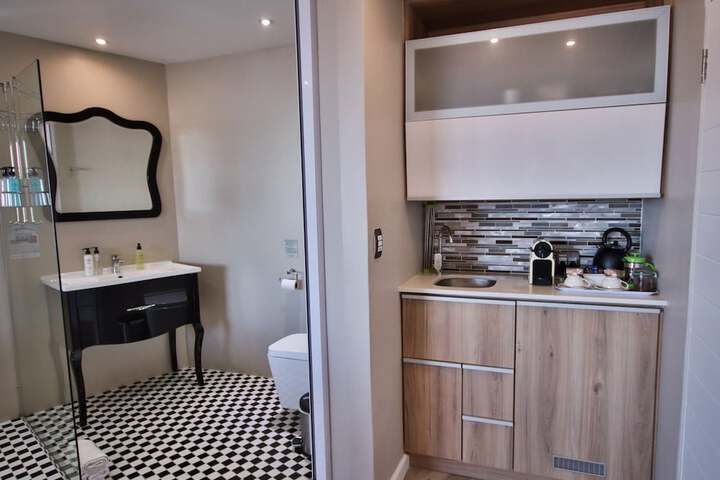 Room 12 of 94