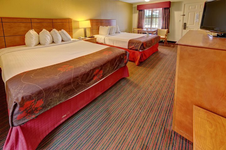 1 King Bed High Speed Internet, Microwave, Refridgerator Full Breakfast (4 of 8)