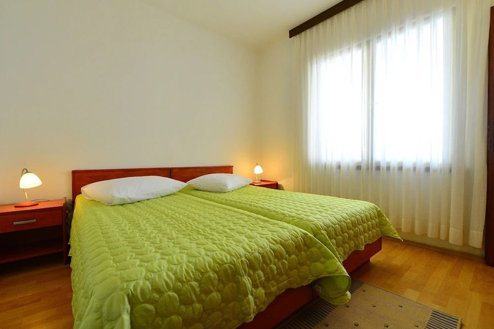 Tidy house with a microwave 6 km. from the beautiful Trogir