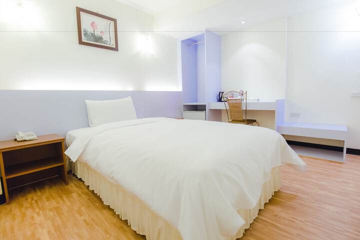 Room 12 of 48