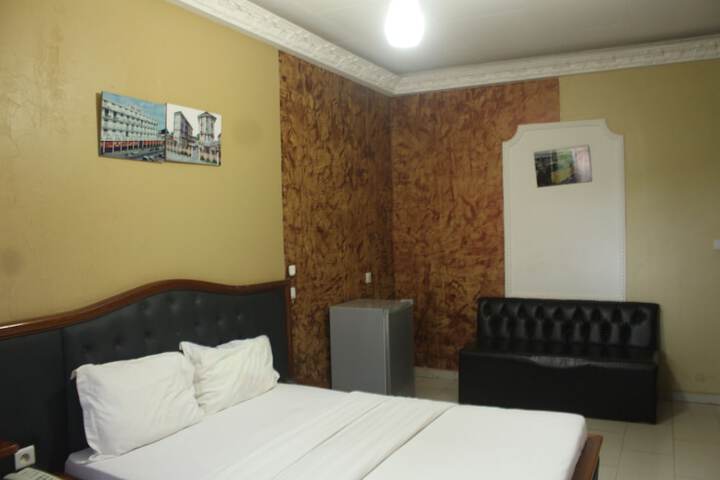Room 10 of 24