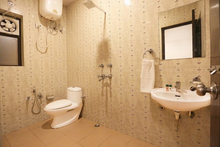 Room 14 of 18