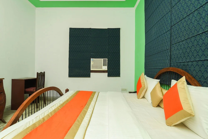 Room 4 of 13