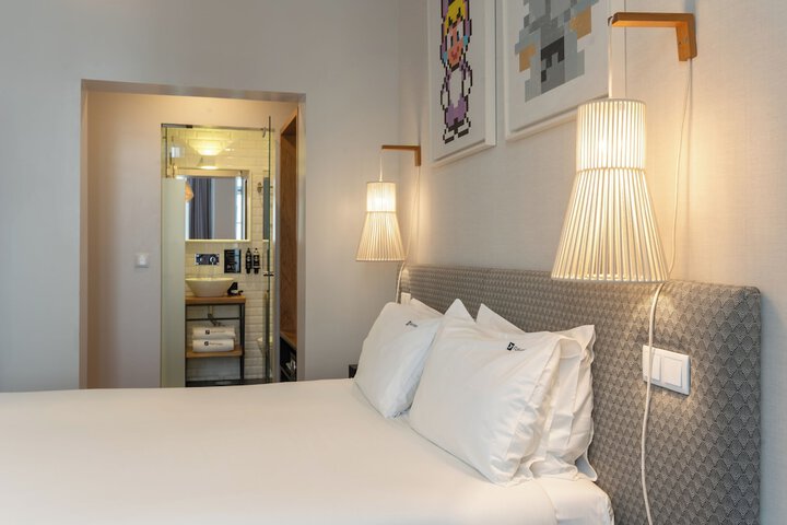 Room 34 of 63